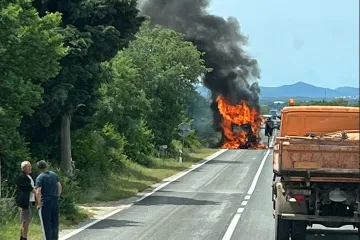 Tragedija pokraj Benkovca: Jedna osoba poginula u sudaru motora i kamiona