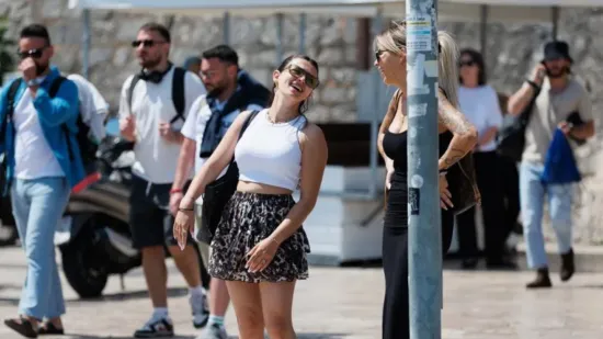 Celzijusi gore i modro toplo more: Vrućina ne jenjava, a ovo su outfiti u Zadru