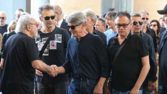 Poznati zavijeni u crno: Posljednji ispraćaj glazbene legende